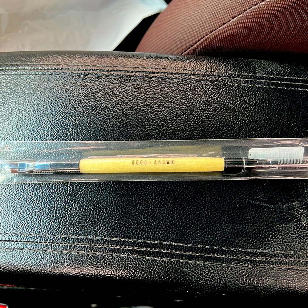 NWT BOBBI BROWN EYEBROW BRUSH